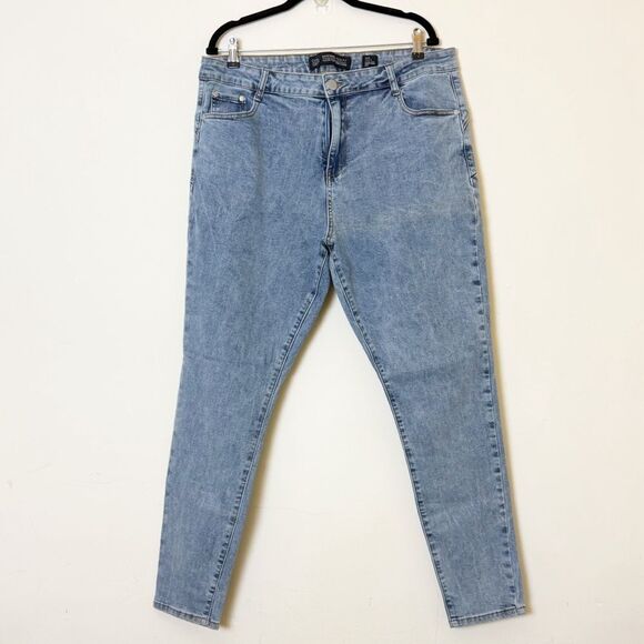 City Chic Harley Mid-Rise Ankle Grazer Jeans | Size 20 | Light Wash | NWOT - Picture 1 of 13